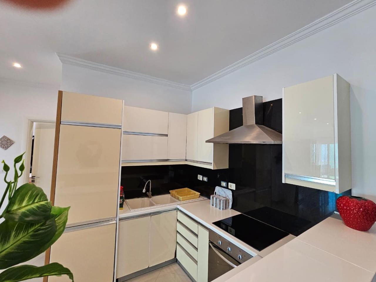 Seaside Jon Saranda Apartment Bagian luar foto